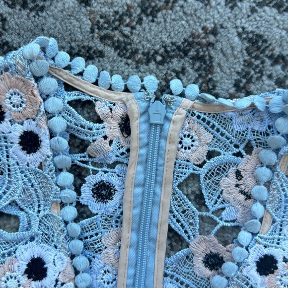 LA MAISON TALULAH Infatuation Floral Lace Mini Dress Blue Tan Small - Picture 9 of 15